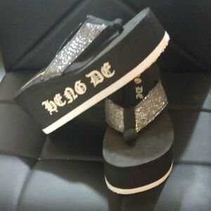 Source Unknown Black and Silver Platform Sandals